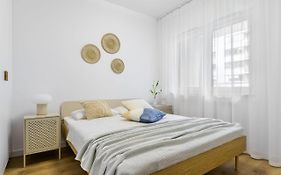 Modern Apartment Near The Chopin Airport